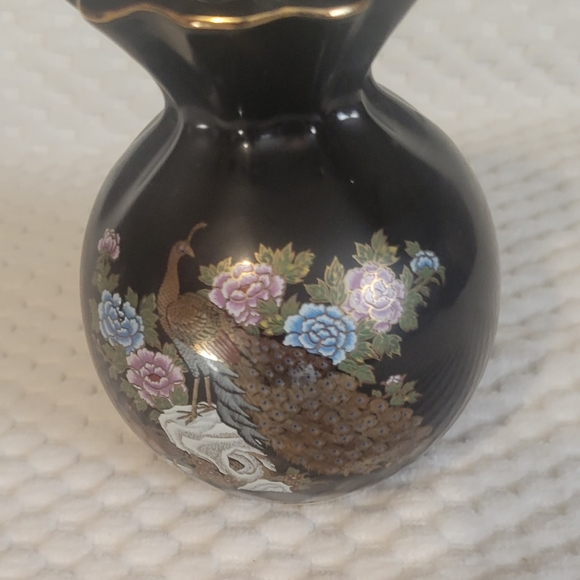 Small  black porcelain  vase - Picture 4 of 4
